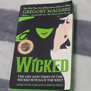 Wicked by Gregory Maguire | Fantasy Oz Retelling Paperback